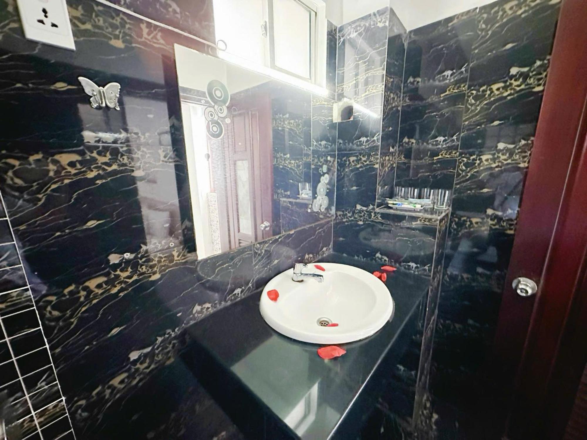 H79 Hotel Ho Chi Minh City Exterior photo